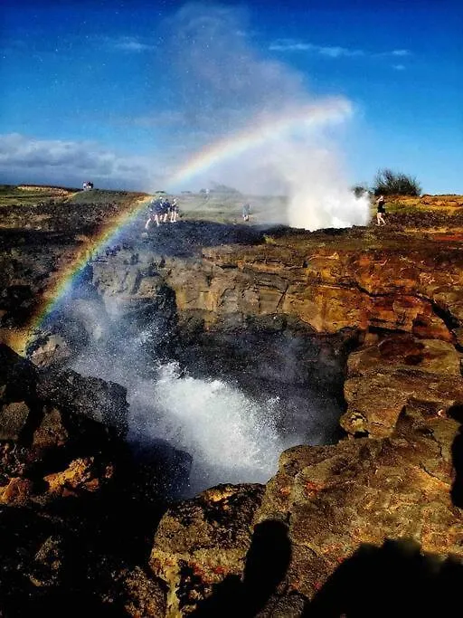 Romantic Volcano Retreat: Luxury Soak-Tub & Firepit Near Hawaii Park Holiday home