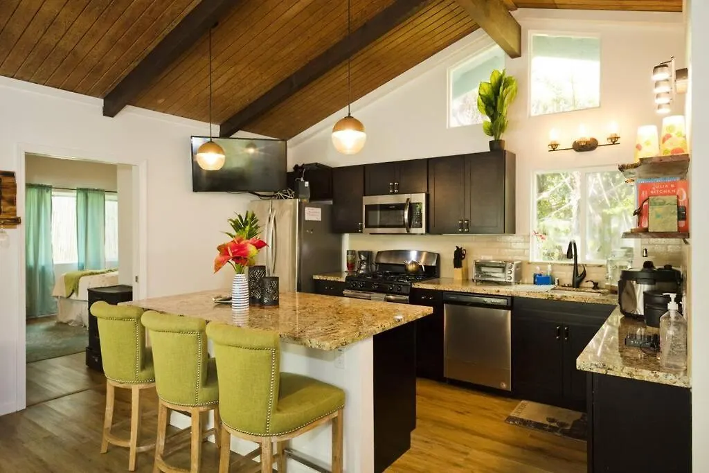 Romantic Retreat, Relax At Hot-Tub, Indoor & Outdoor Shower, Firepit, 5 Min To Hawaii Volcano Park