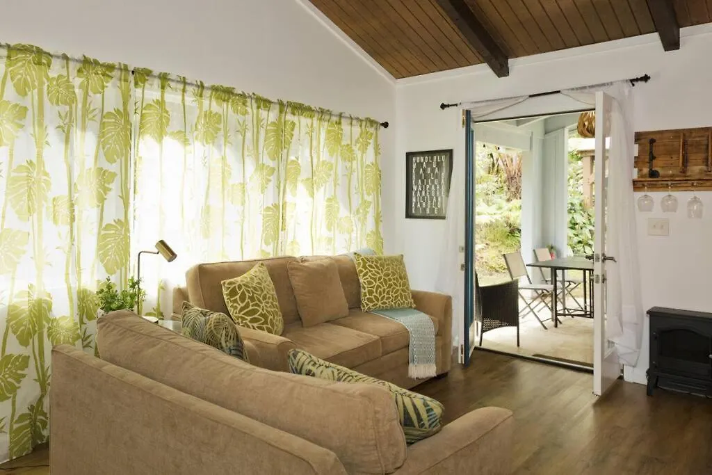 Dom wakacyjny Romantic Retreat, Relax At Hot-Tub, Indoor & Outdoor Shower, Firepit, 5 Min To Hawaii Volcano Park